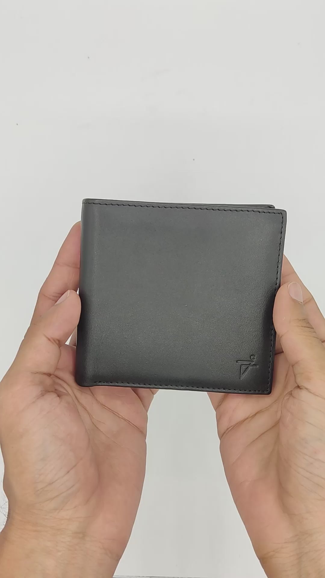 Men's Black Leather Bifold Wallet | Chic Fashion